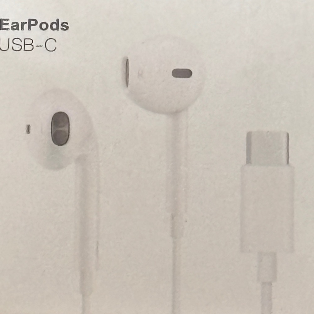White Apple USB-C Wired Earphones